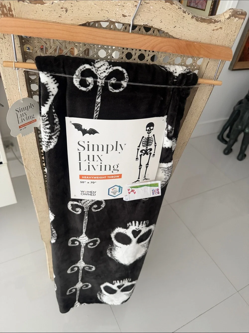 Simply Lux Living Halloween Black & White Skull & Hearts Plush Throw Blanket